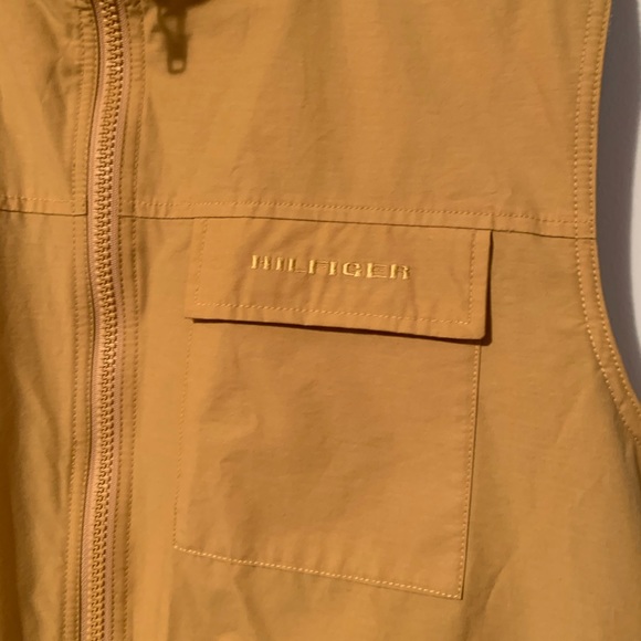 NWOT Tommy Hilfiger Khaki vest spellout - Picture 3 of 4